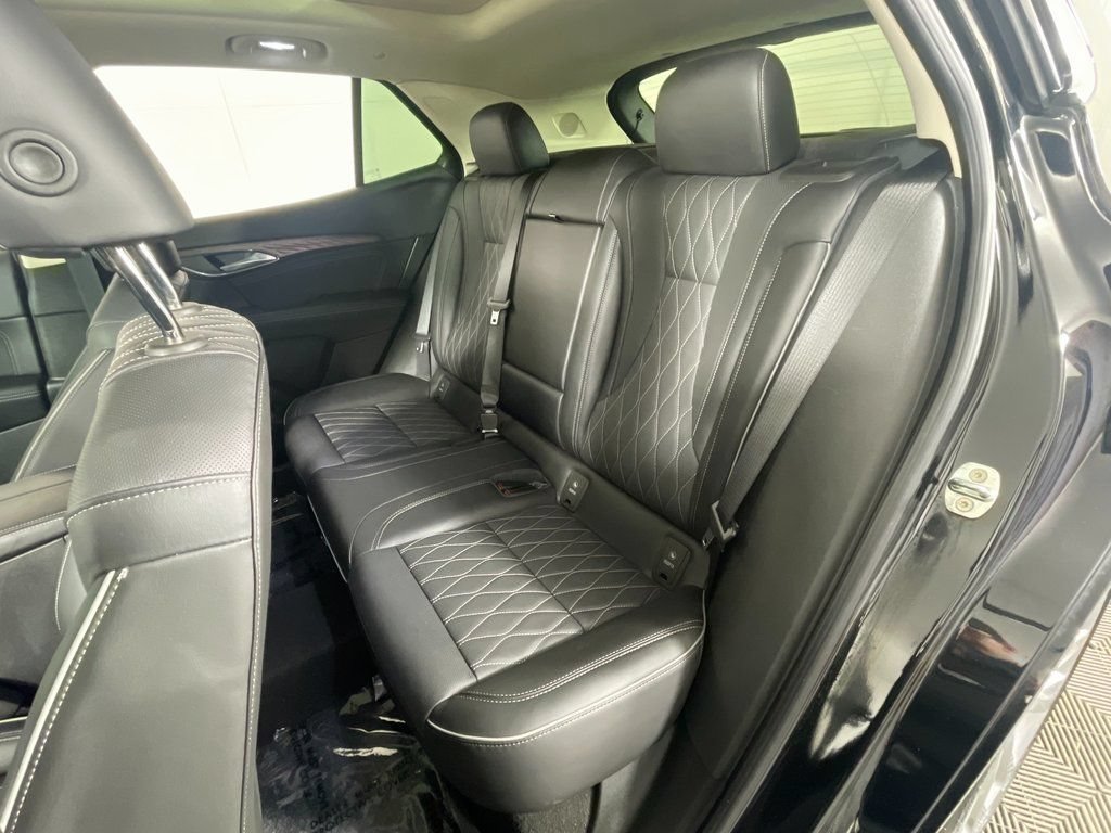 Used 2023 Buick Envision Avenir AWD/4WD image 27