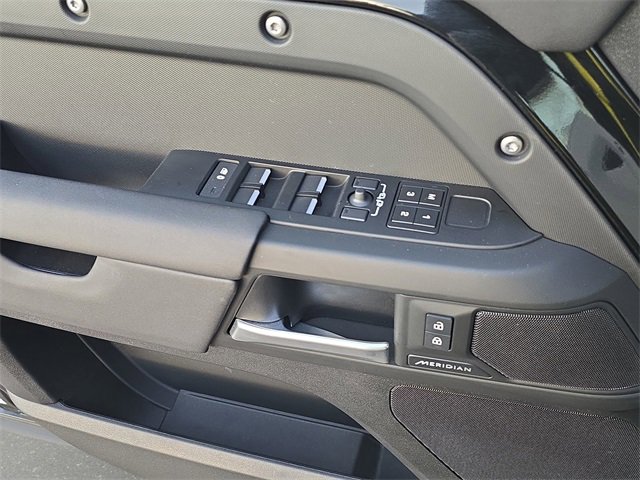 Used 2025 Land Rover Defender 110 S image 26