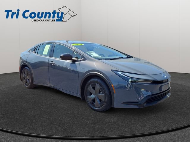 Used 2025 Toyota Prius LE image 1