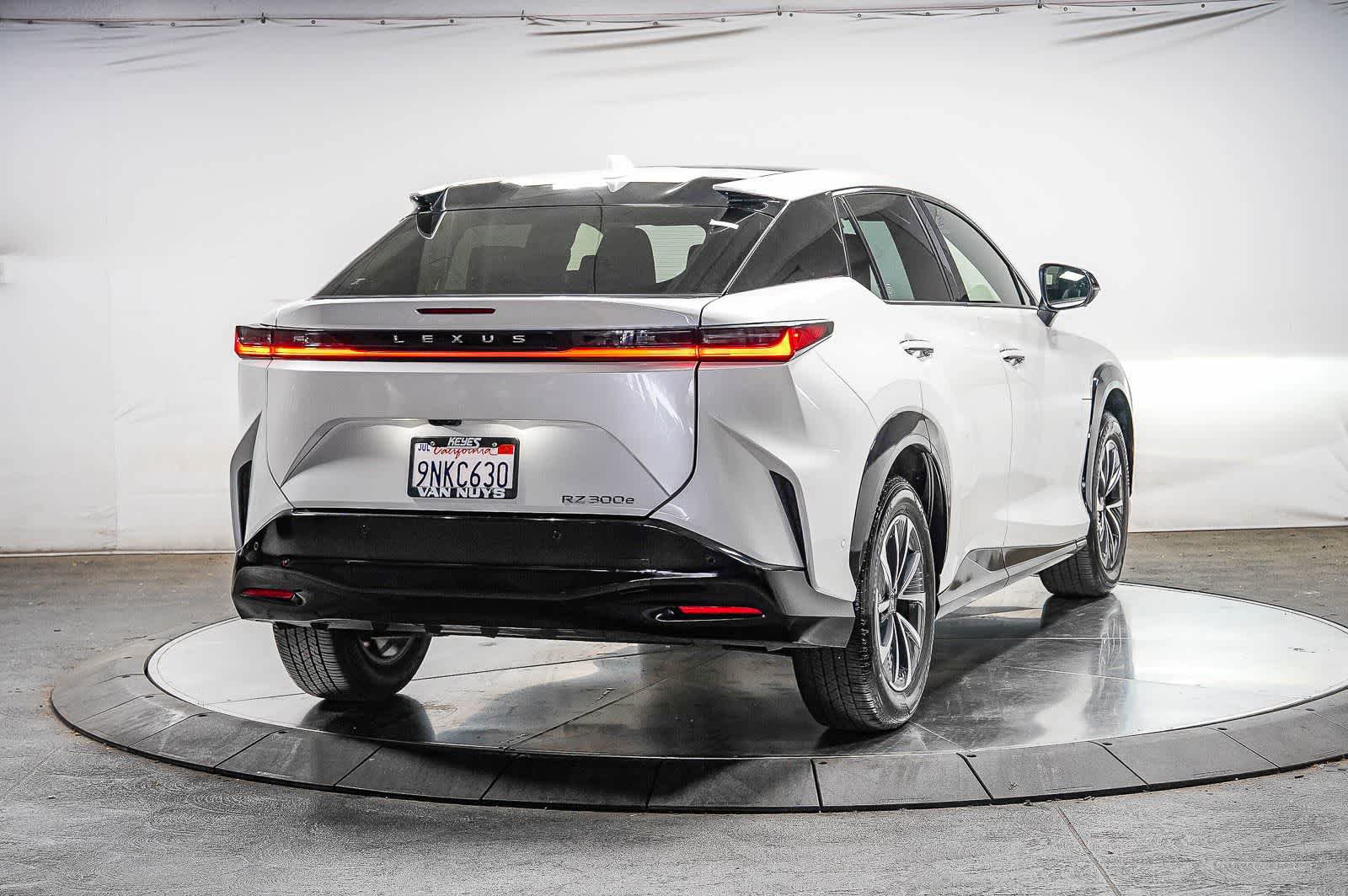 Used 2024 Lexus RZ 300e Premium FWD image 4