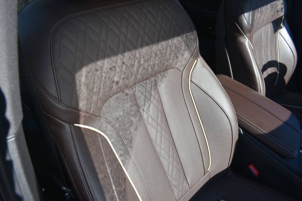 Used 2023 BMW 530e xDrive w/ Premium Package image 24