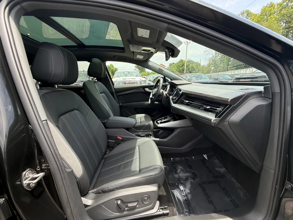 Used 2024 Audi Q4 e-tron Premium Plus w/ Premium Plus AWD/4WD image 25