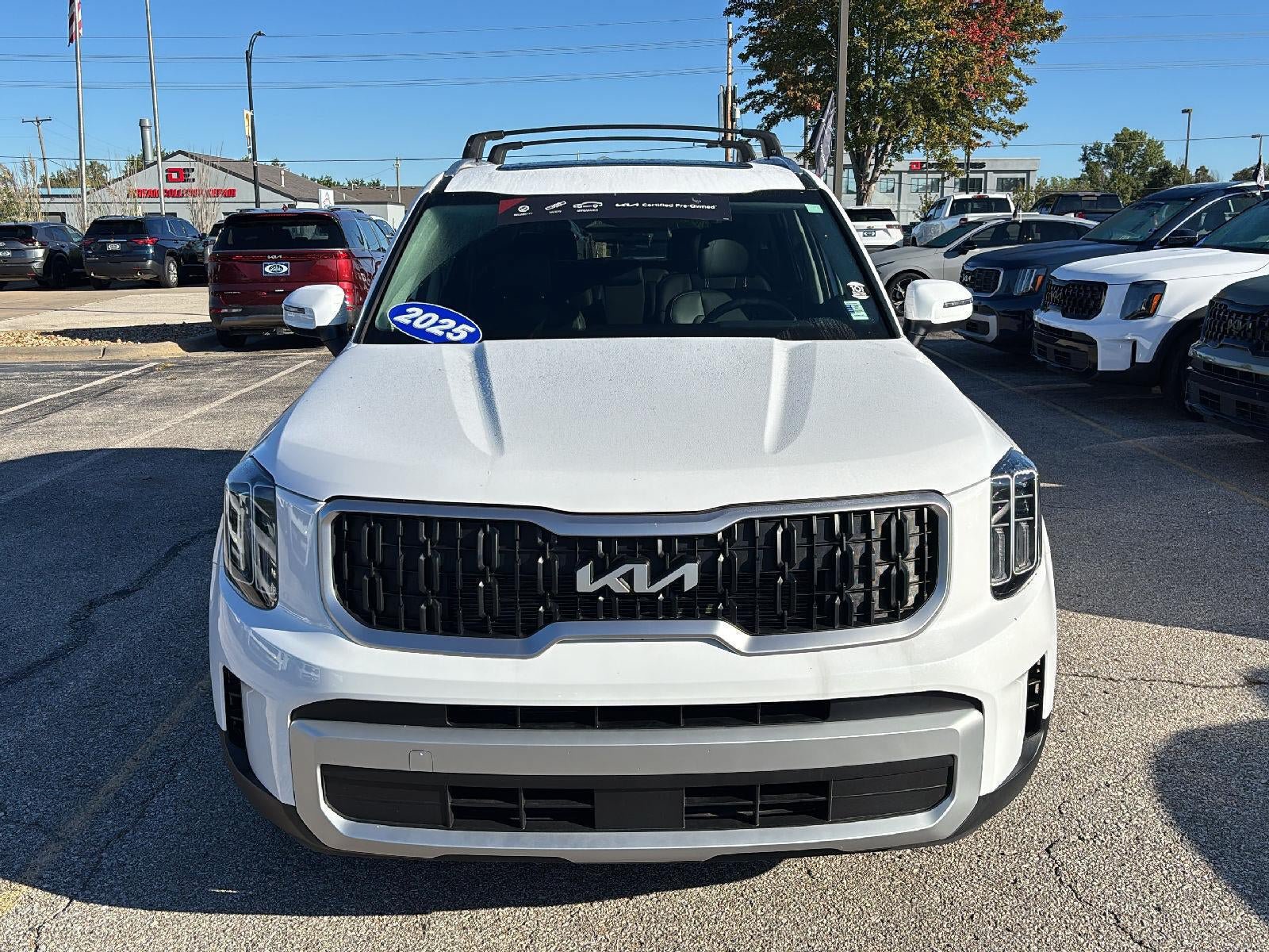 Certified 2025 Kia Telluride EX w/ EX Captain's Chair Package AWD/4WD image 2