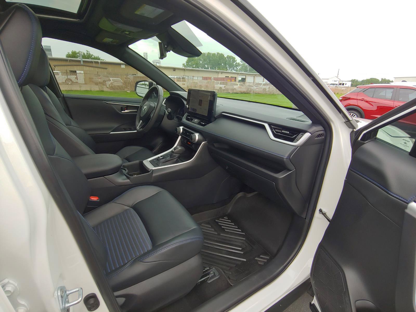 Used 2024 Toyota RAV4 XSE AWD/4WD image 28
