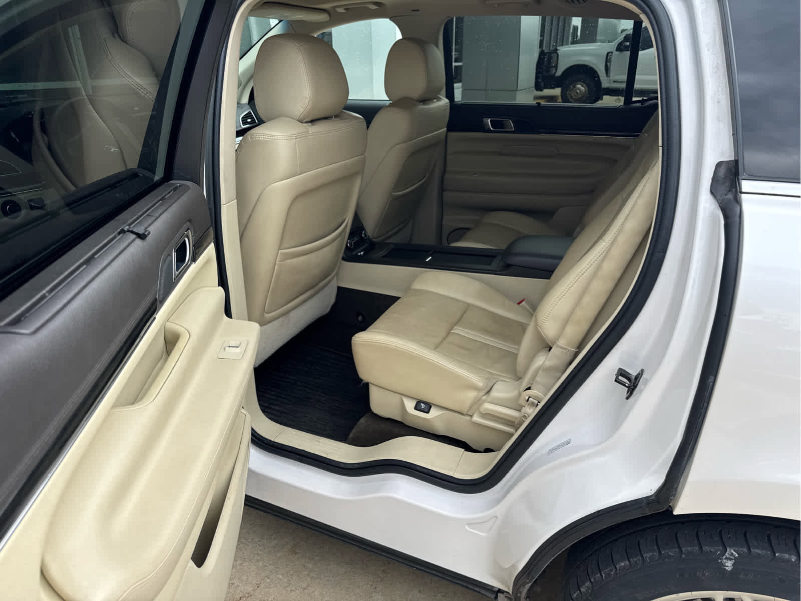 Used 2017 Lincoln MKT AWD w/ Technology Package image 6