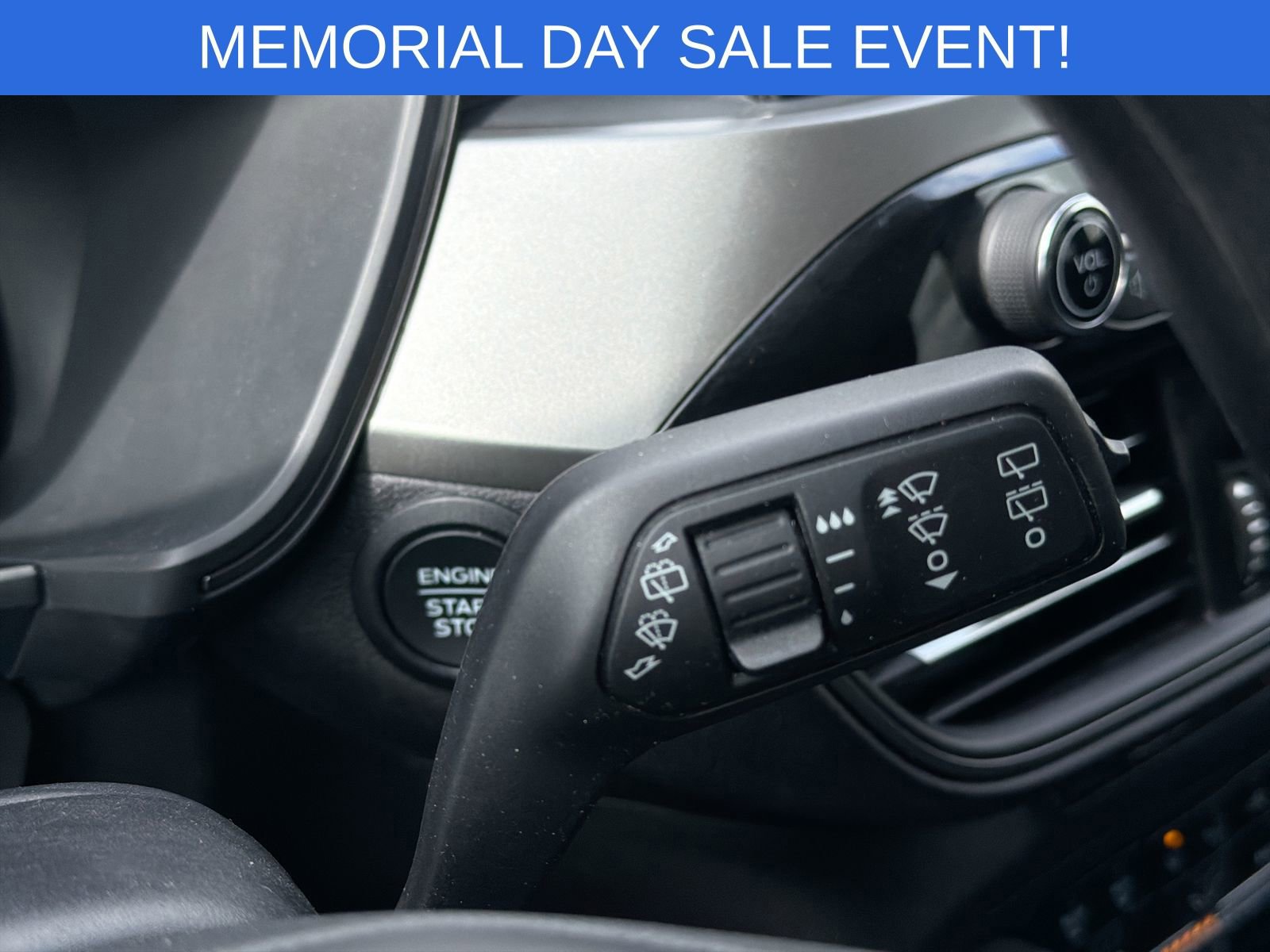 Used 2025 Ford Escape Active AWD/4WD image 28