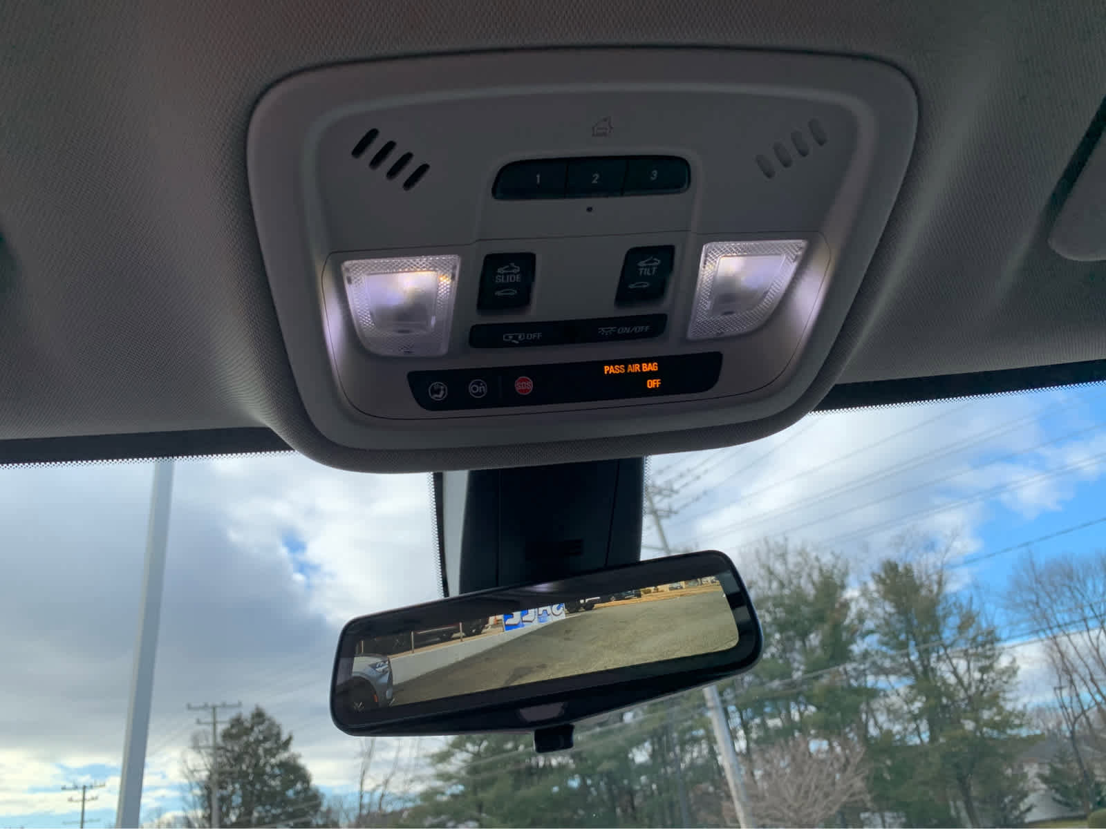 Used 2019 Chevrolet Traverse LT w/ LT Premium Package image 23