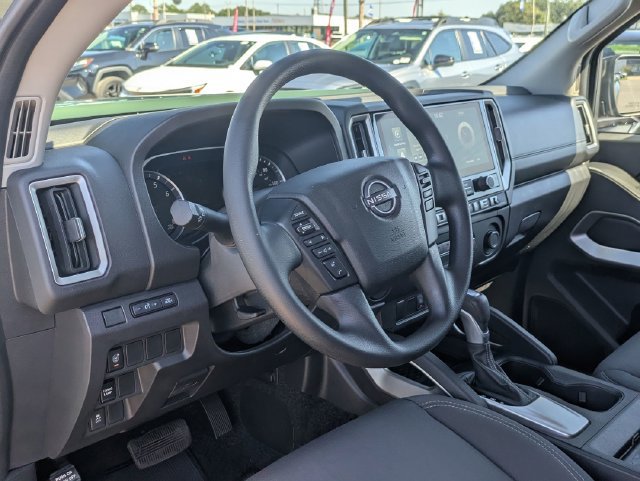 Used 2025 Nissan Frontier SV RWD image 31