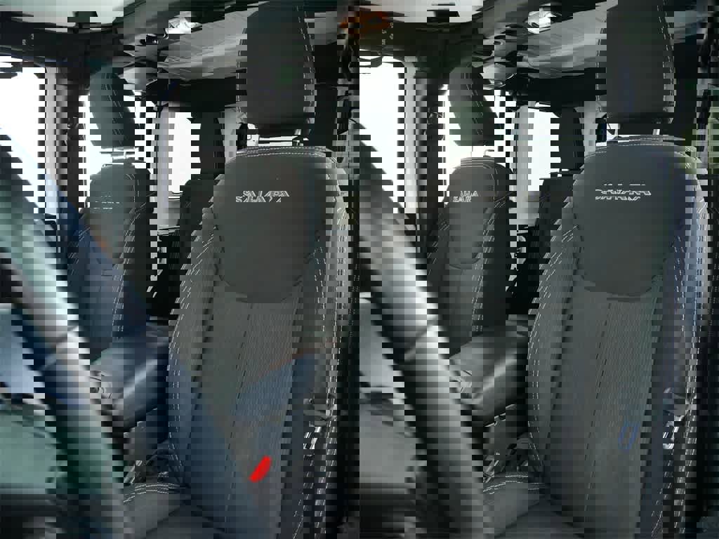 Used 2018 Jeep Wrangler Unlimited Sahara w/ Connectivity Group image 5