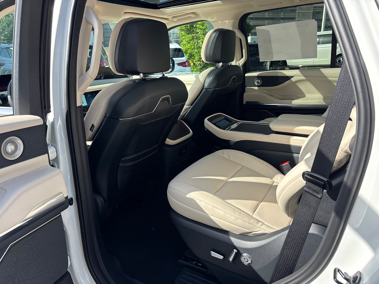 New 2027 Lincoln Navigator Reserve AWD/4WD image 27
