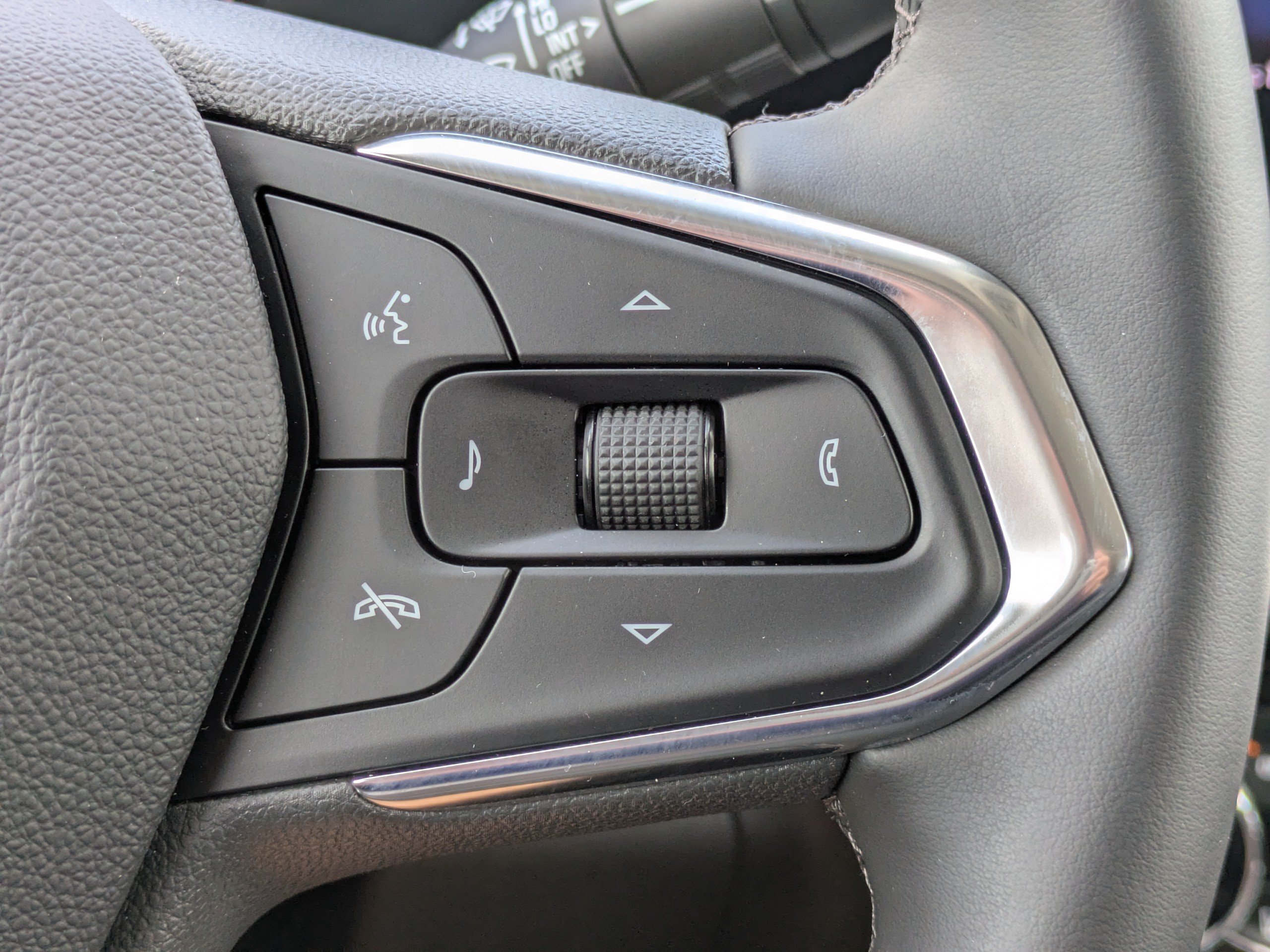Used 2026 Chevrolet Trax ACTIV w/ Sunroof Package FWD image 25