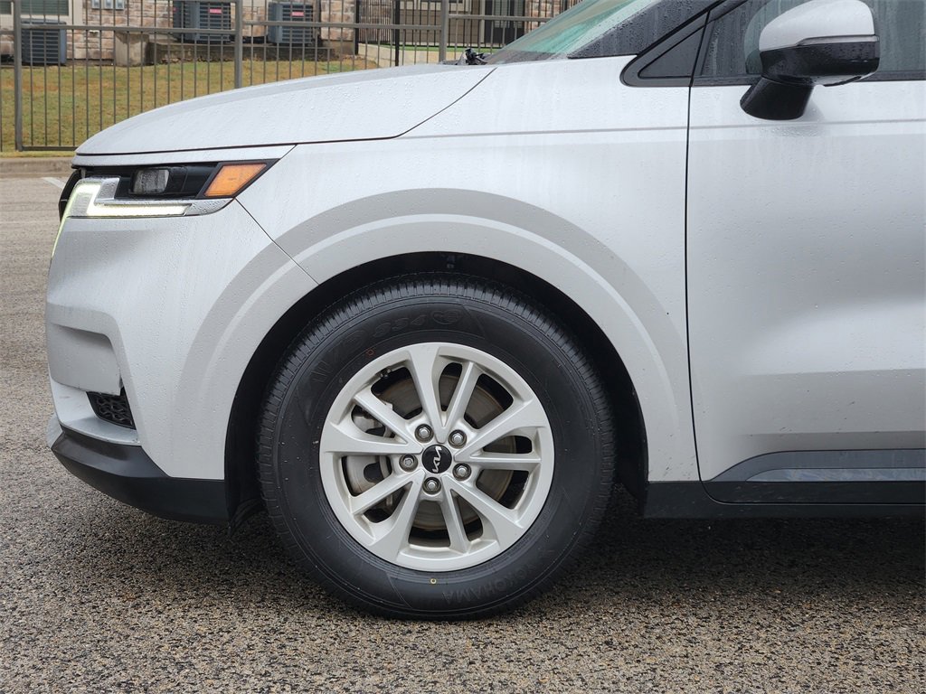 Used 2022 Kia Carnival LX image 6