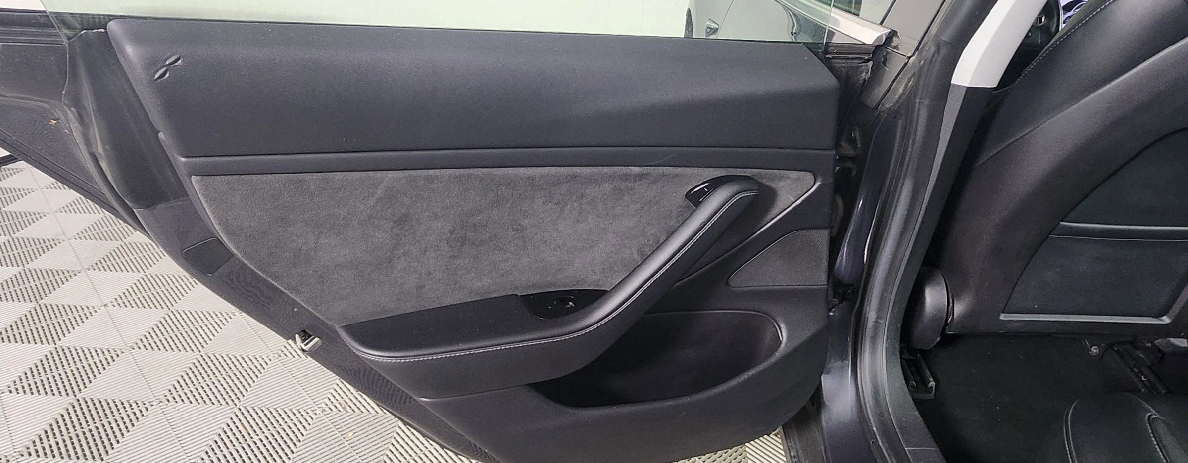 Used 2019 Tesla Model 3 Standard Range image 12