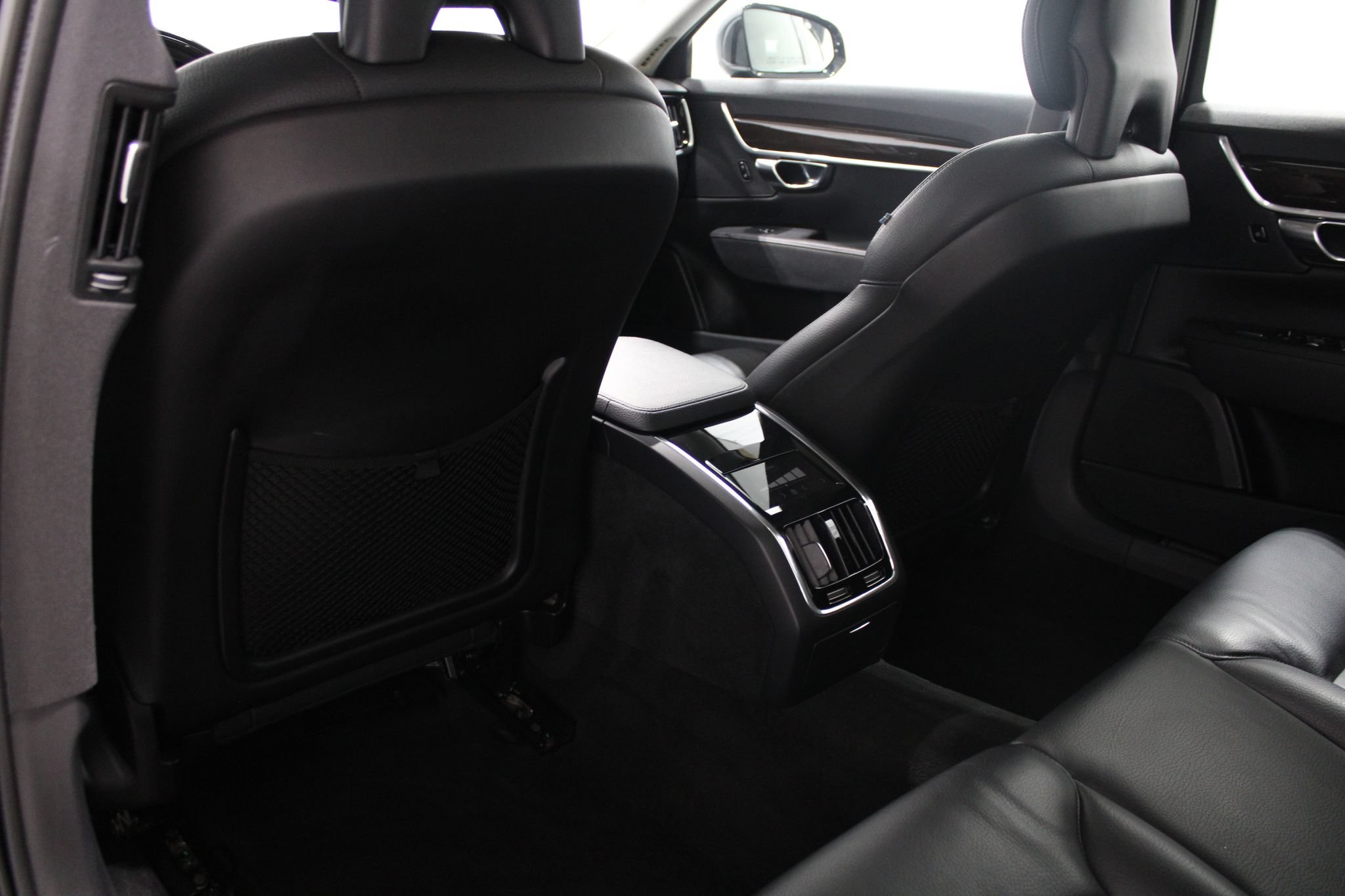 Used 2018 Volvo S90 T5 Momentum w/ Convenience Package AWD/4WD image 16
