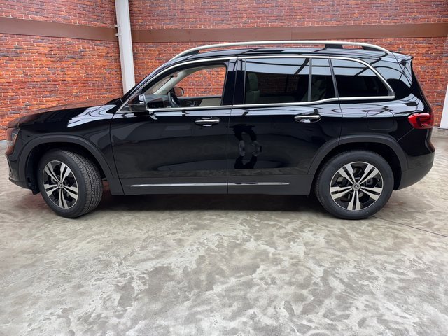 Used 2025 Mercedes-Benz GLB 250 4MATIC image 2