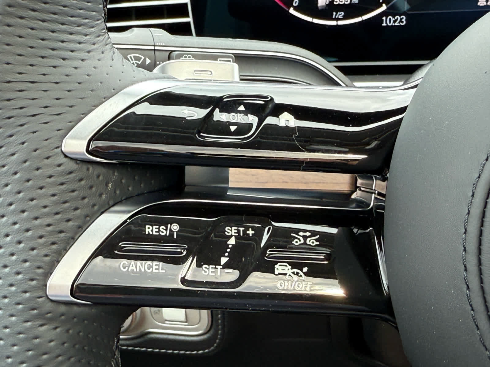 New 2026 Mercedes-Benz GLS 450 4MATIC image 23