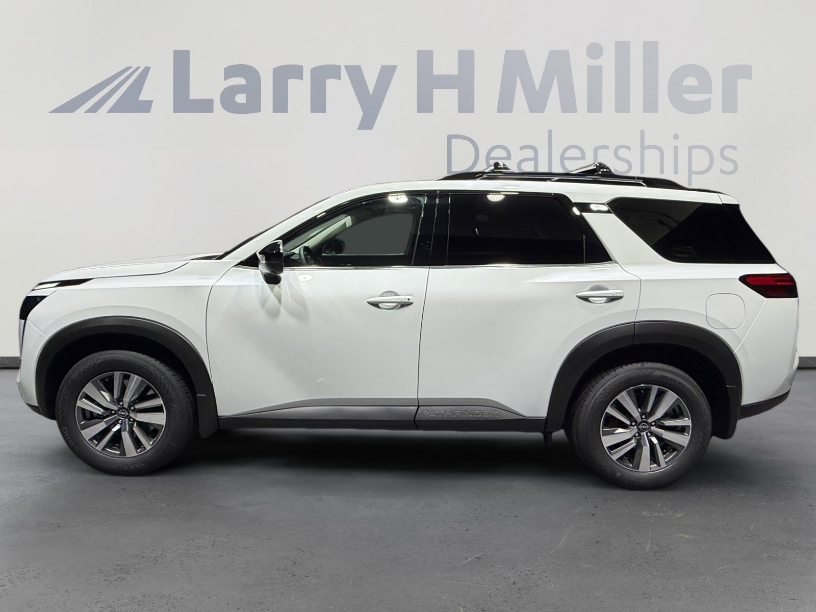 New 2026 Nissan Pathfinder SL AWD/4WD image 2