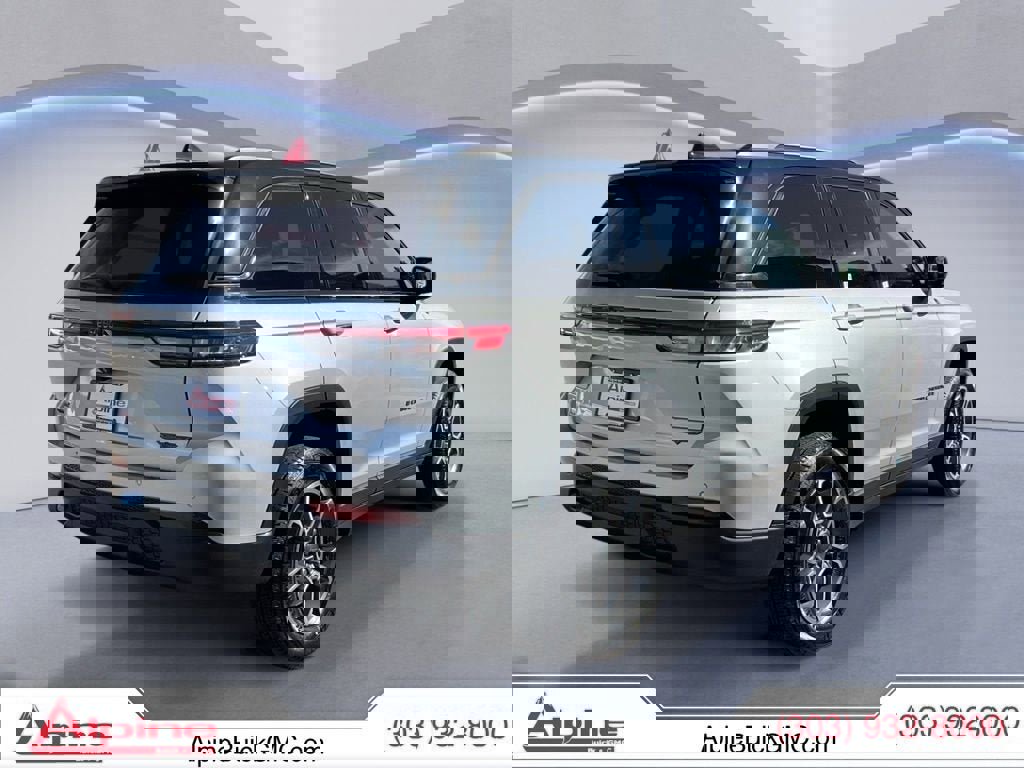 Used 2022 Jeep Grand Cherokee Trailhawk image 5