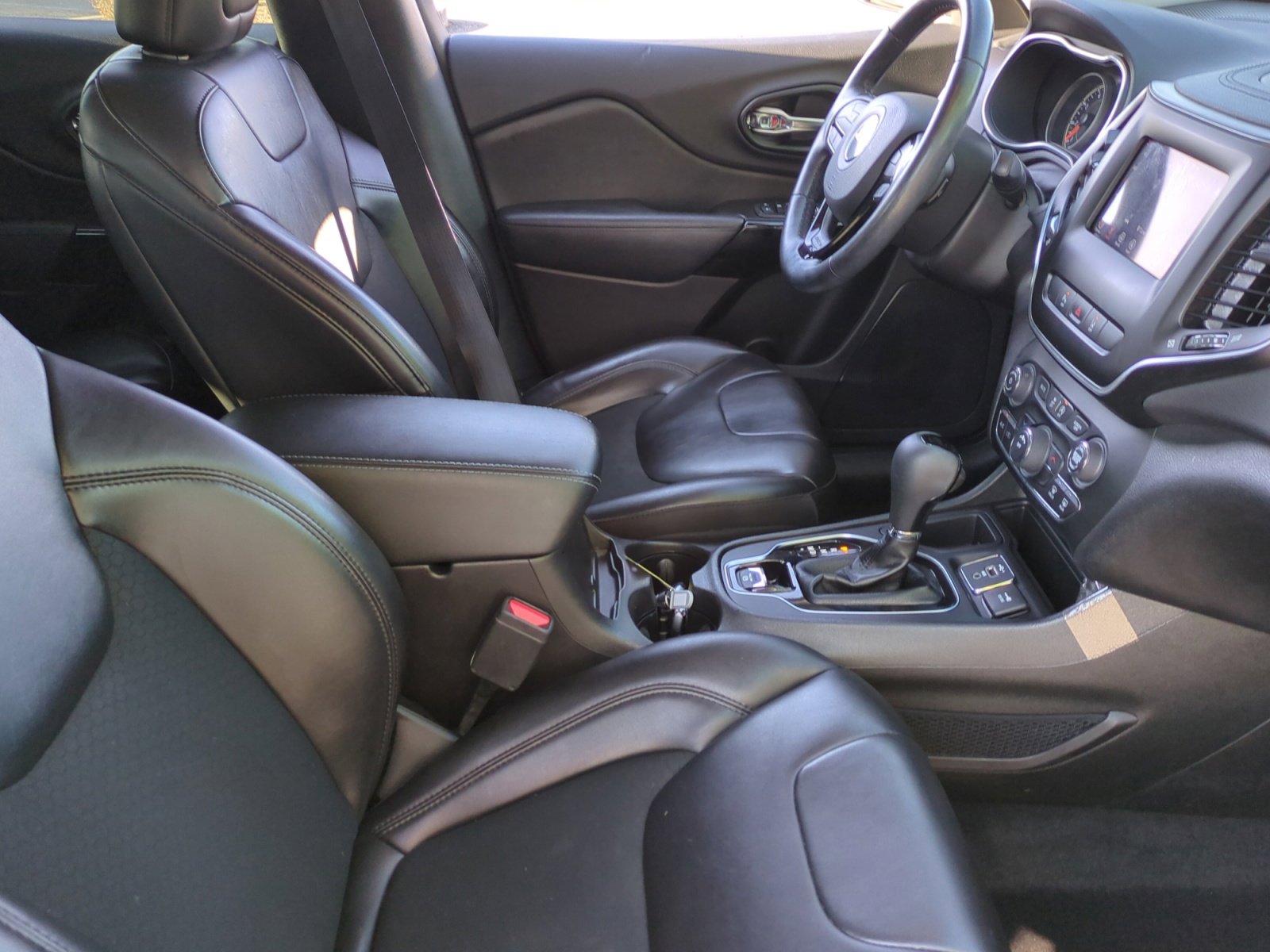 Used 2021 Jeep Cherokee Latitude Plus image 19