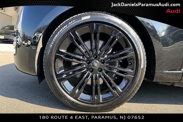 Used 2025 Land Rover Range Rover SE image 8