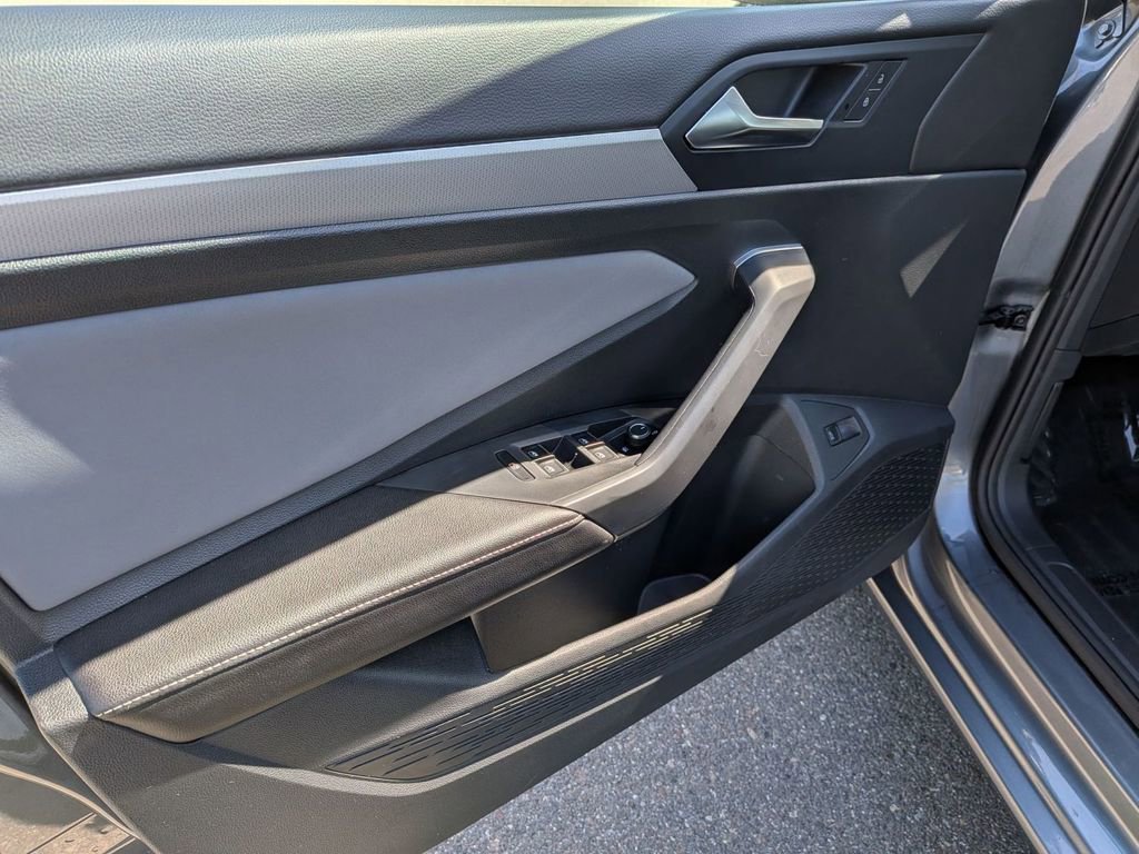 Used 2025 Volkswagen Jetta SE image 13