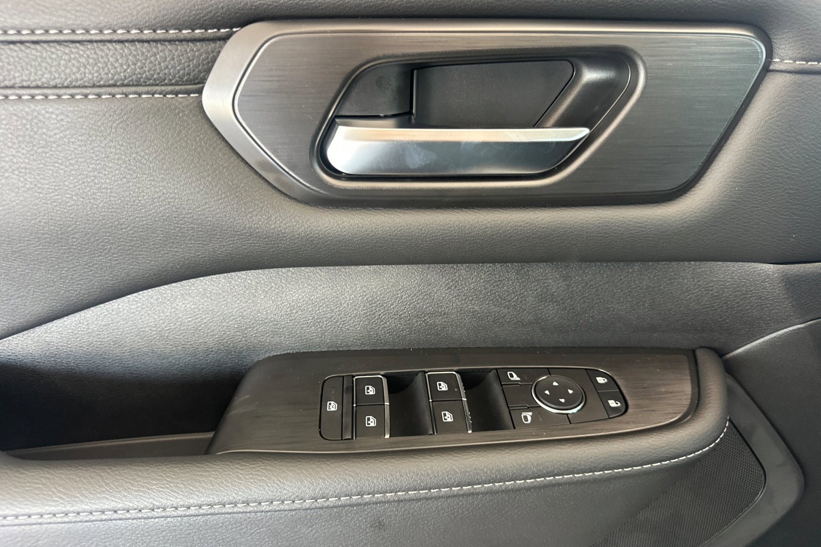 New 2026 Nissan Armada SV image 11