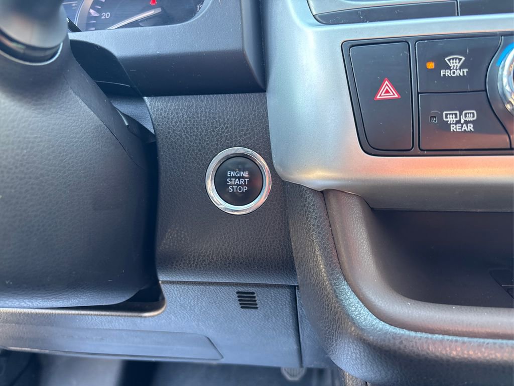 Used 2018 Toyota Highlander XLE w/ Carpet Mat Package (TMS) AWD/4WD image 31