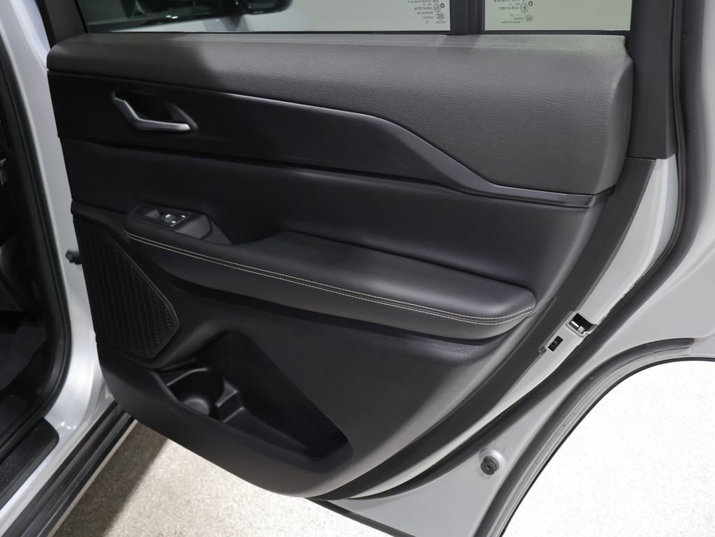 Used 2023 Jeep Grand Cherokee L Laredo AWD/4WD image 23