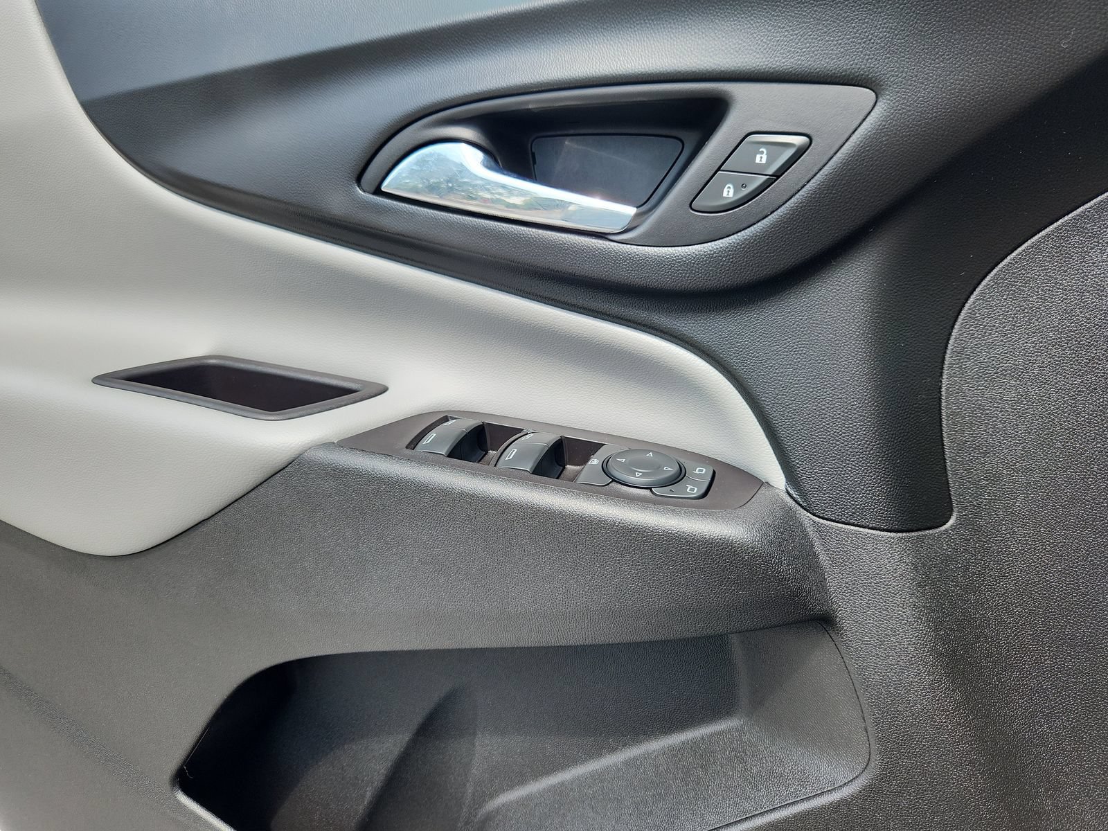 Used 2022 Chevrolet Equinox LT FWD image 9