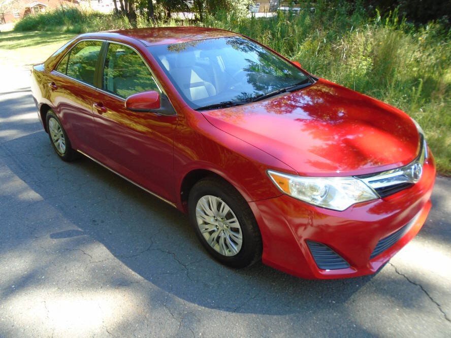 Used 2012 Toyota Camry LE FWD image 3