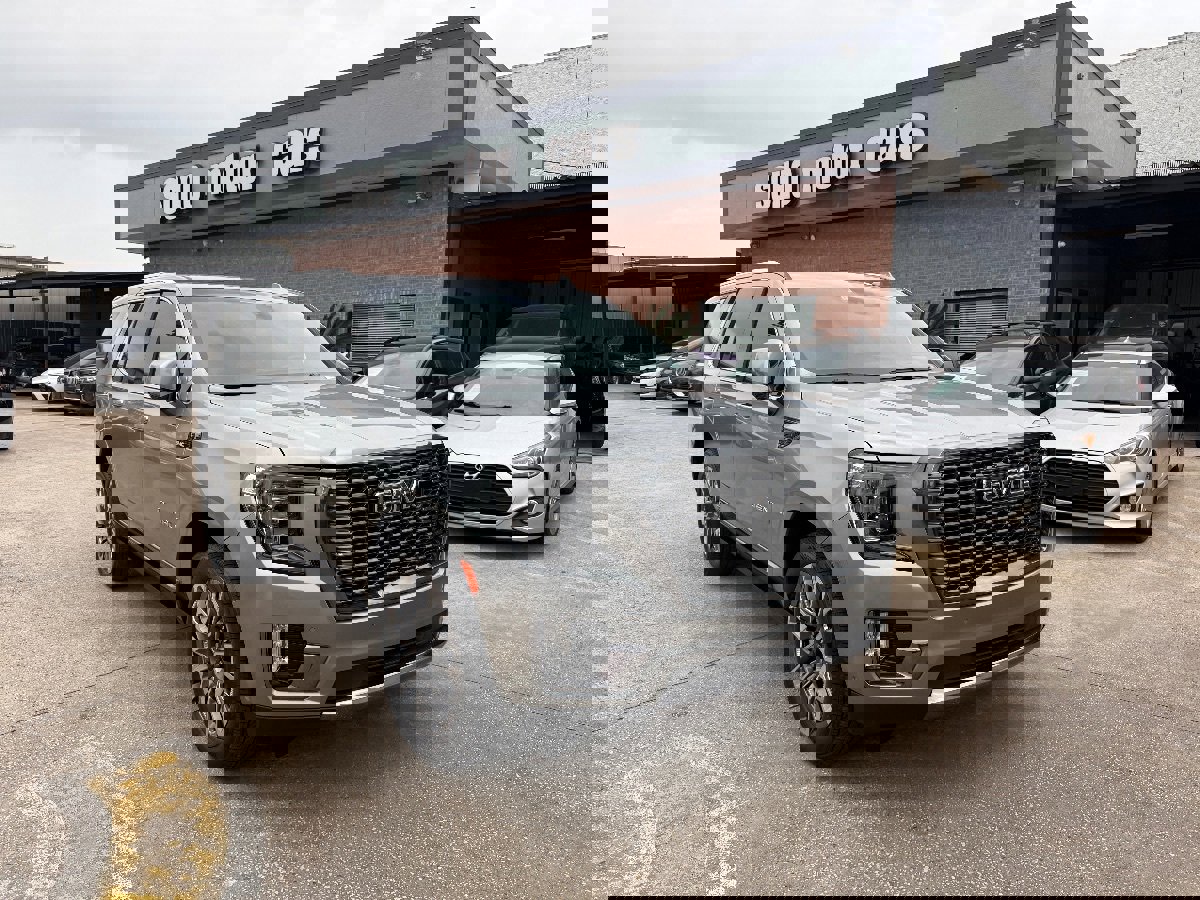 Used 2024 GMC Yukon Denali Ultimate image 2