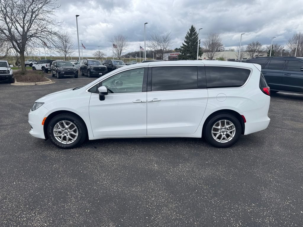 Used 2023 Chrysler Voyager LX FWD image 8