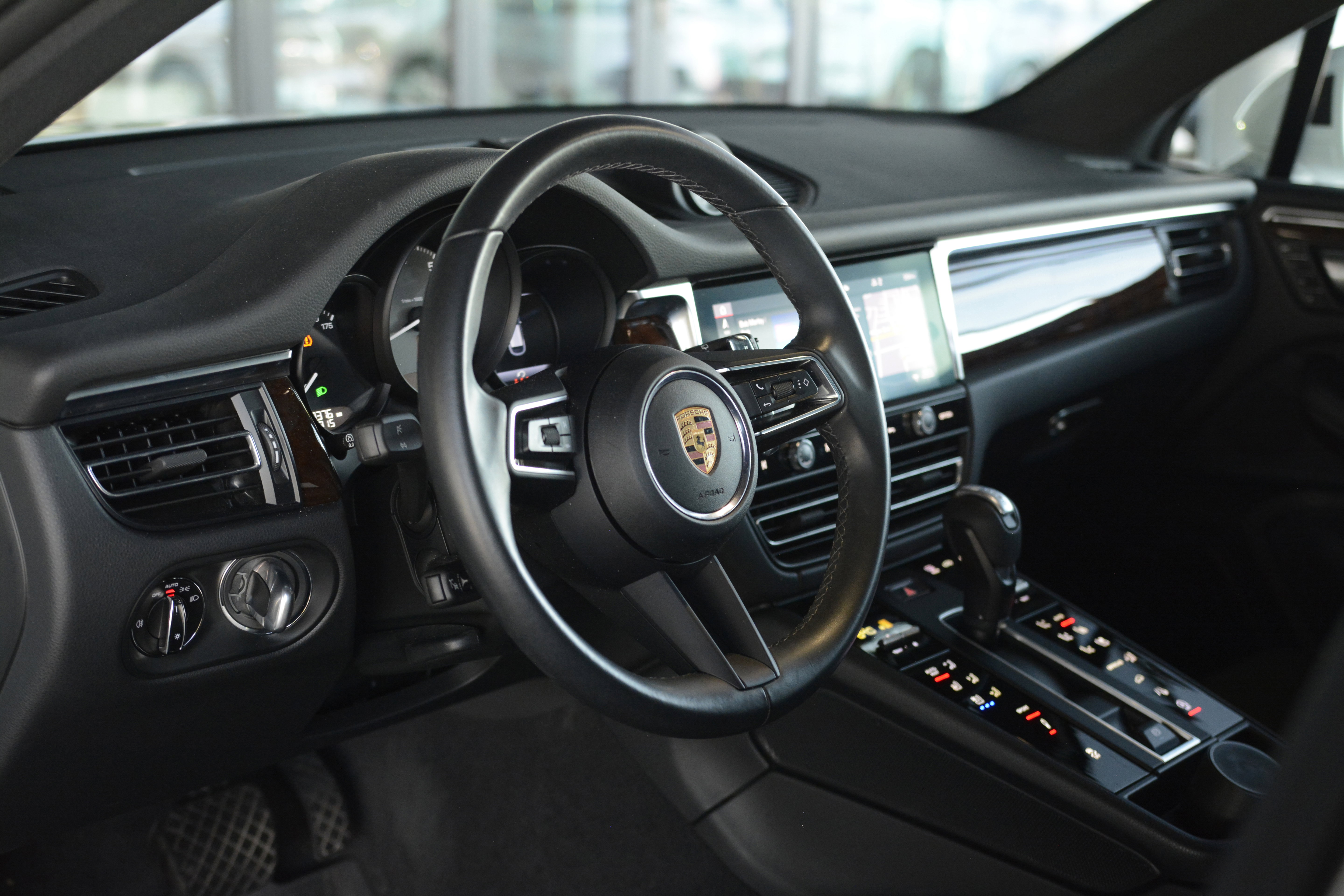 Certified 2022 Porsche Macan S AWD/4WD image 16