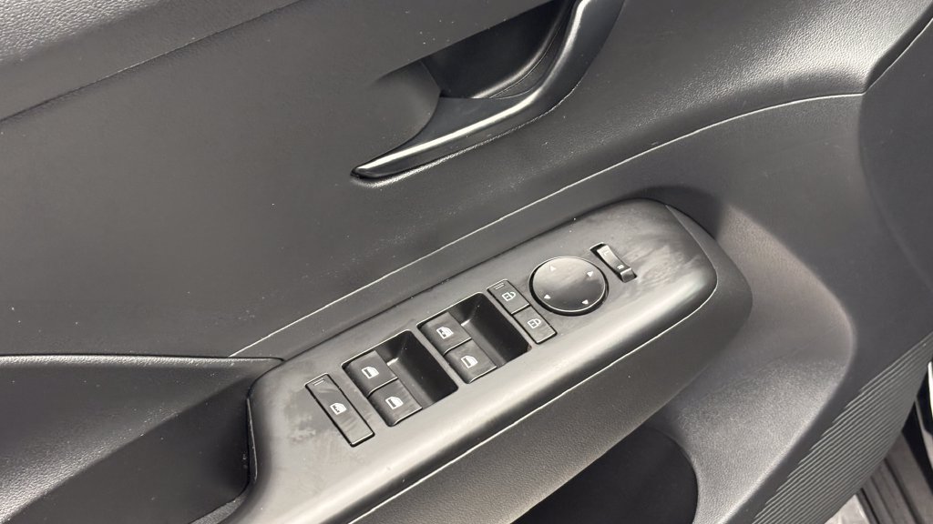 Used 2024 Hyundai Kona SE AWD/4WD image 16