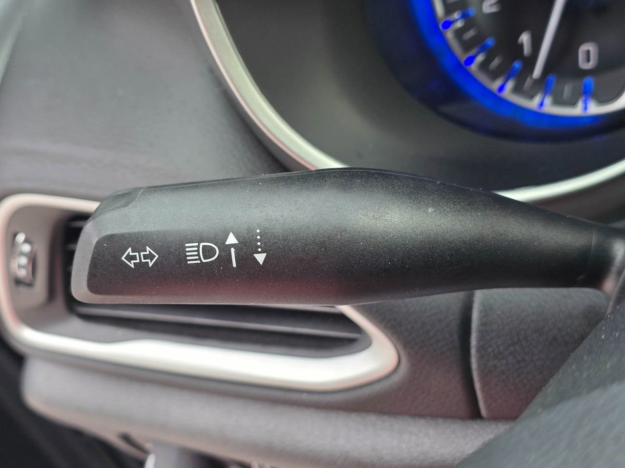 Used 2025 Chrysler Pacifica Select FWD image 20