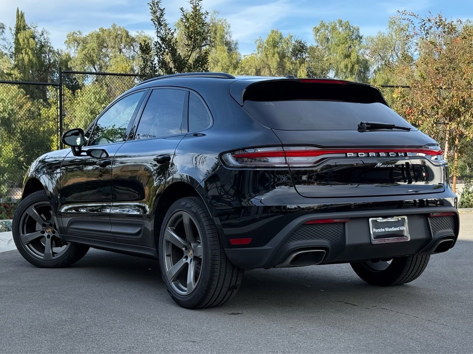 Used 2025 Porsche Macan AWD/4WD image 3