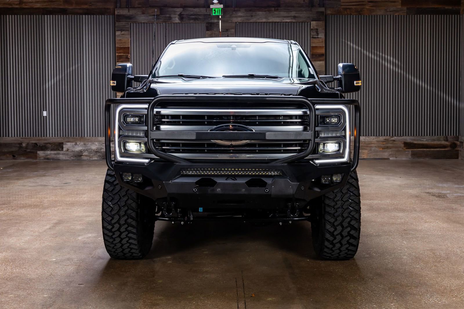 Used 2025 Ford F250 Platinum w/ Platinum Plus Package image 2