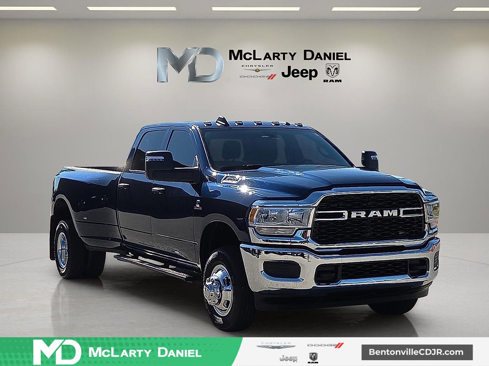 Used 2024 RAM 3500 Tradesman w/ Chrome Appearance Group AWD/4WD image 1