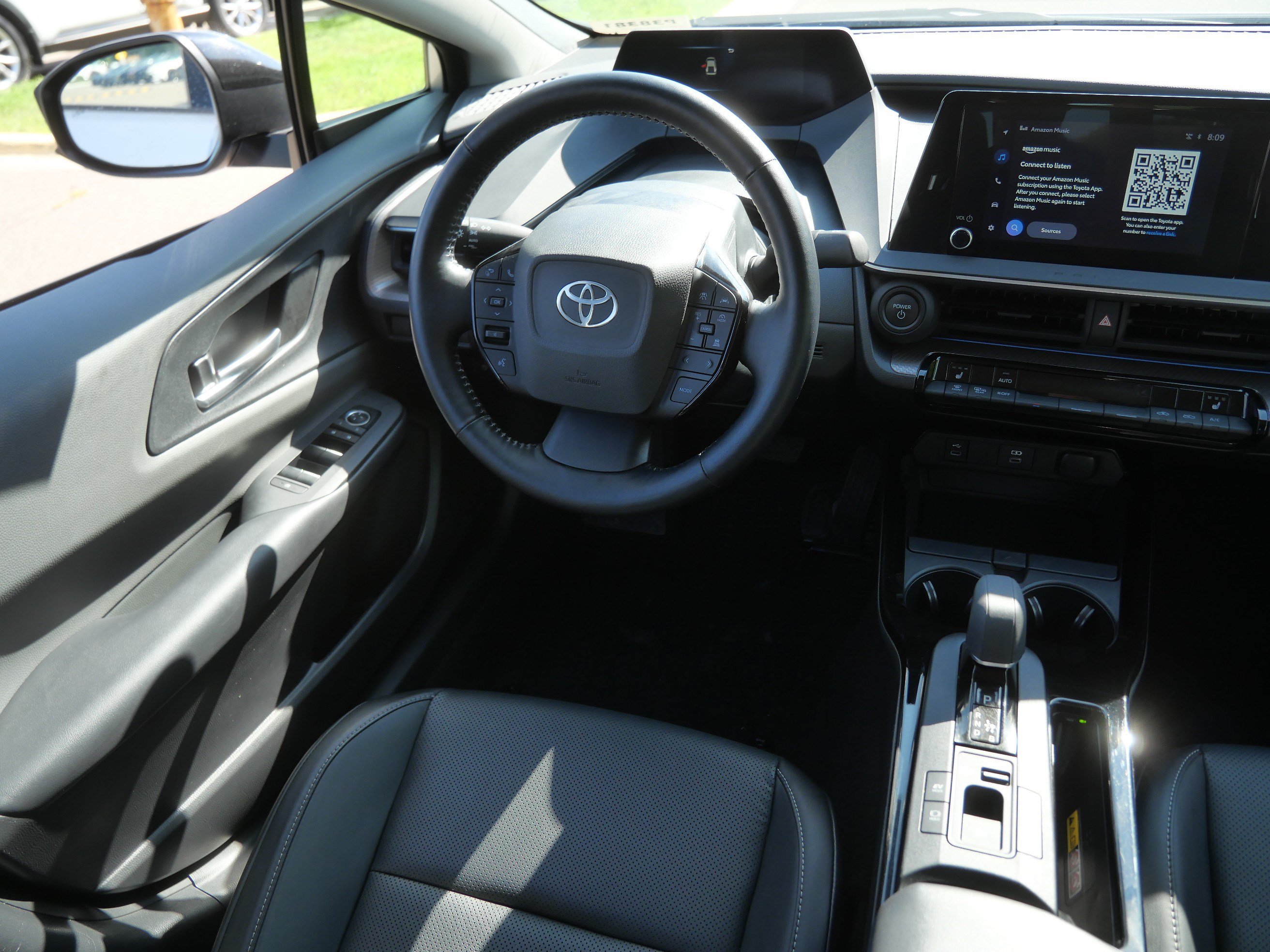 Certified 2025 Toyota Prius XLE FWD image 10