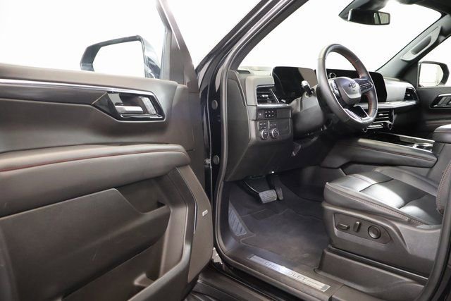 Used 2025 Chevrolet Suburban RST w/ Comfort Package image 8