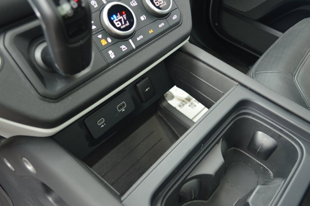 Used 2024 Land Rover Defender 90 X-Dynamic SE image 23