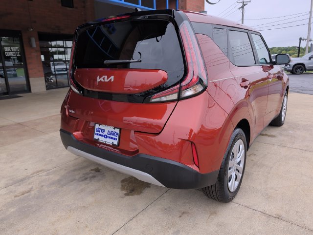Used 2025 Kia Soul LX FWD image 7