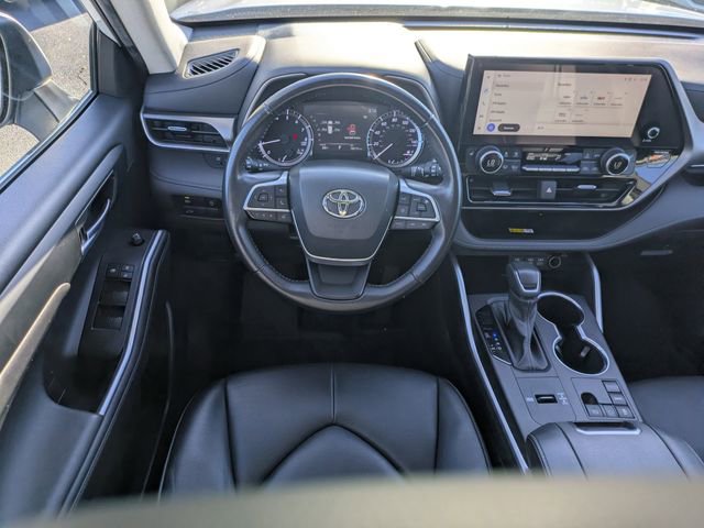 Used 2023 Toyota Highlander XLE image 18