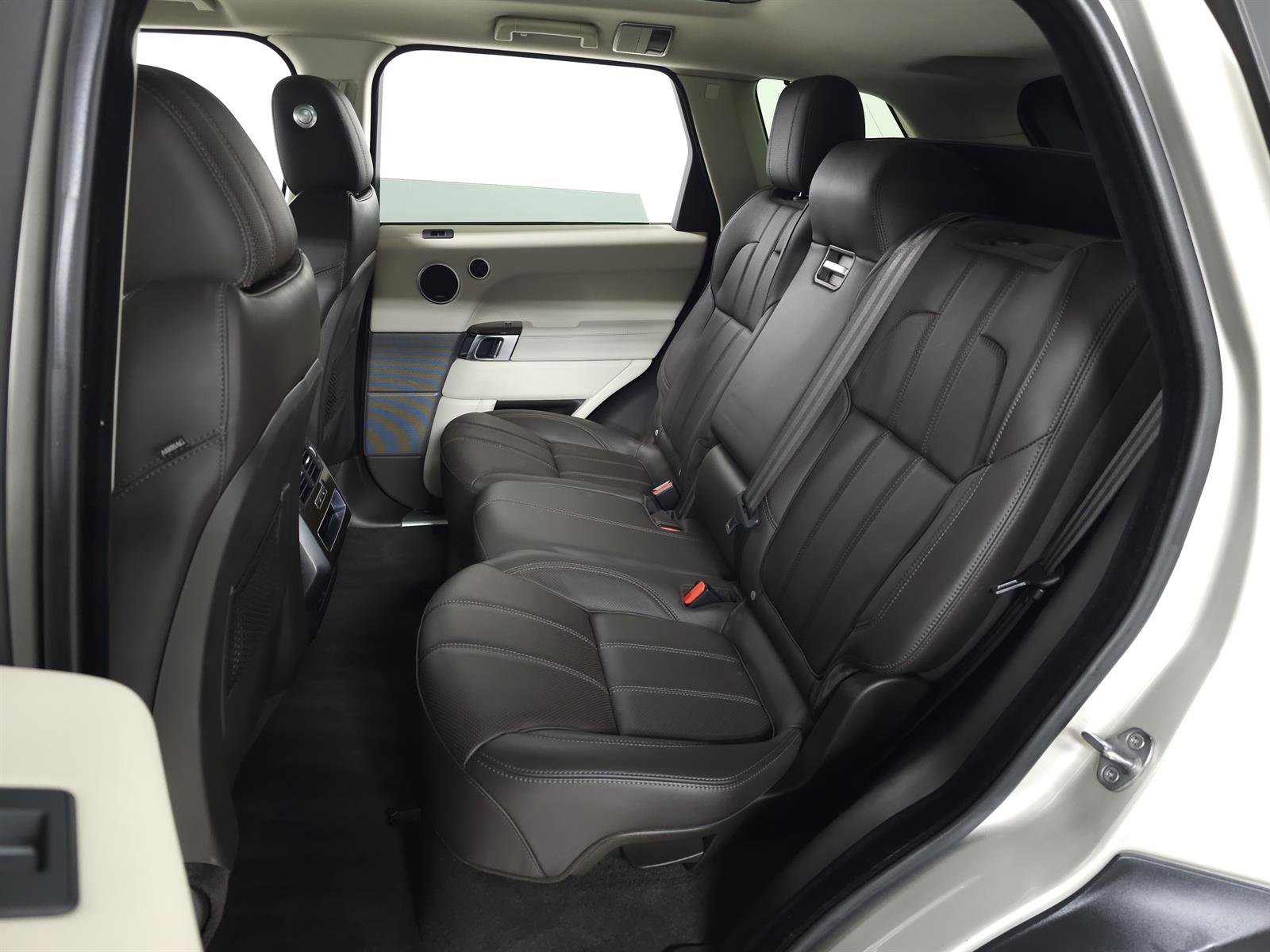 Used 2016 Land Rover Range Rover Sport HSE image 31