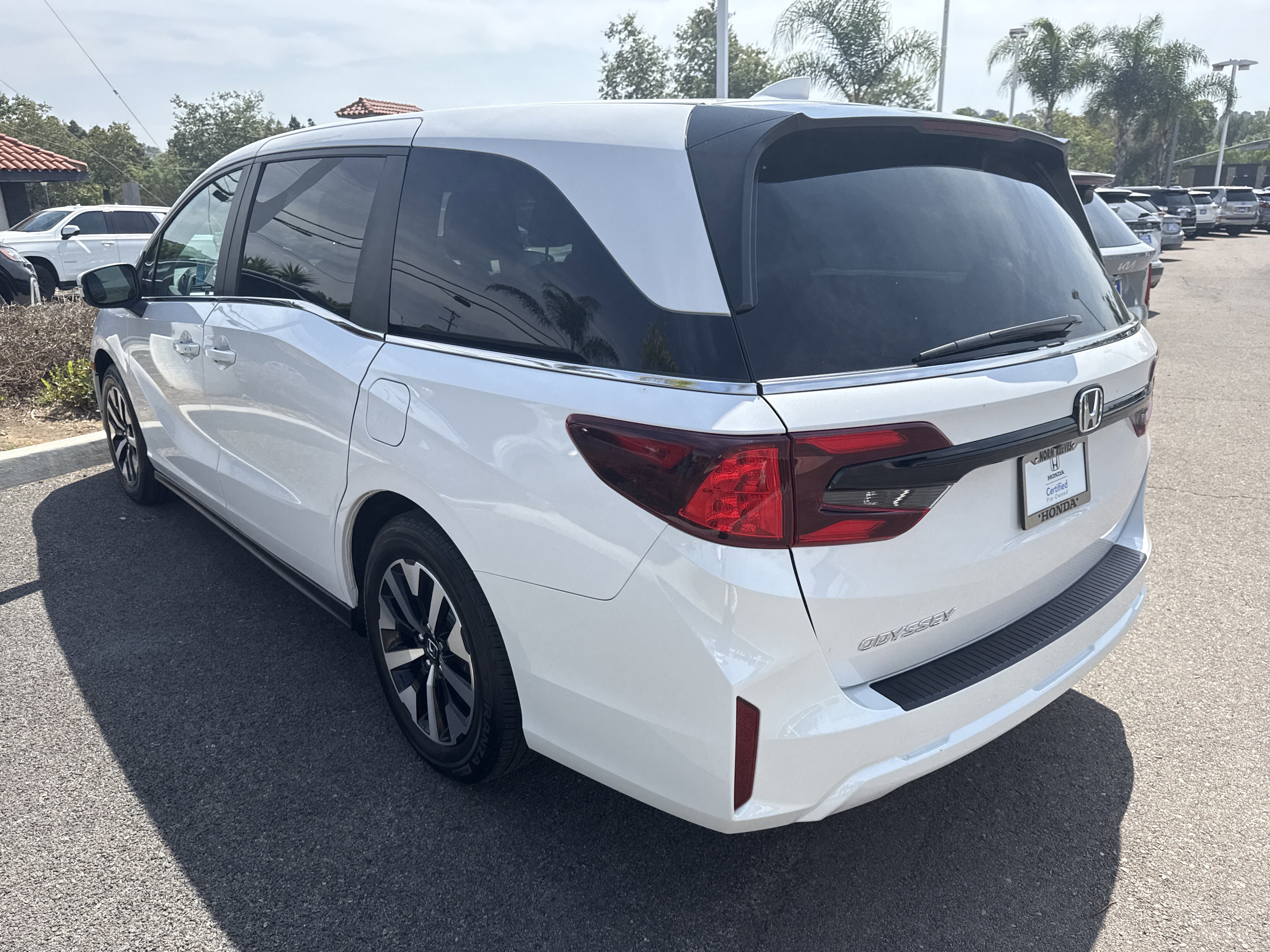 Certified 2025 Honda Odyssey EX-L image 3