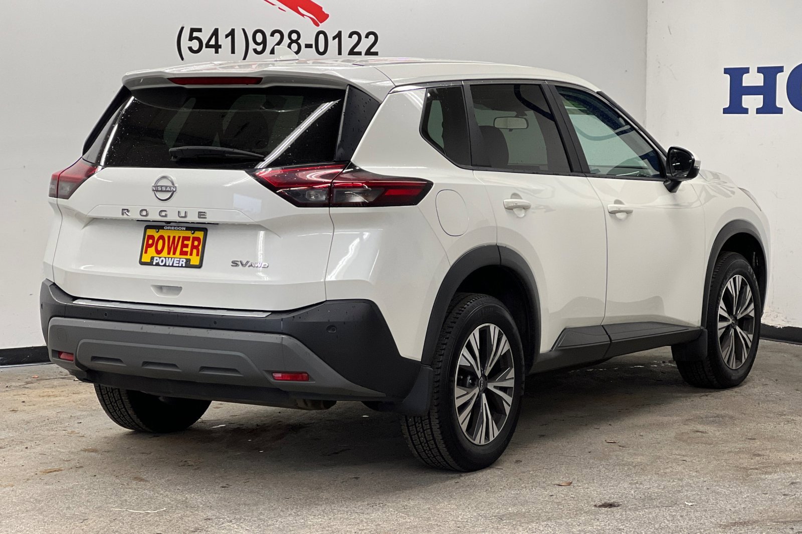 Used 2023 Nissan Rogue SV image 3