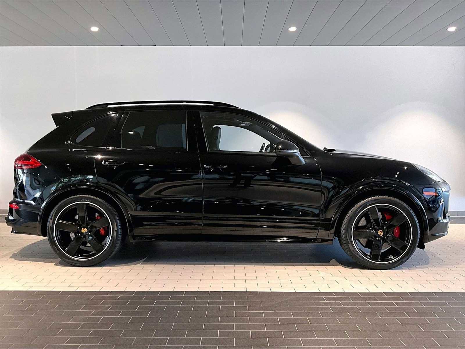 Used 2016 Porsche Cayenne Turbo image 11