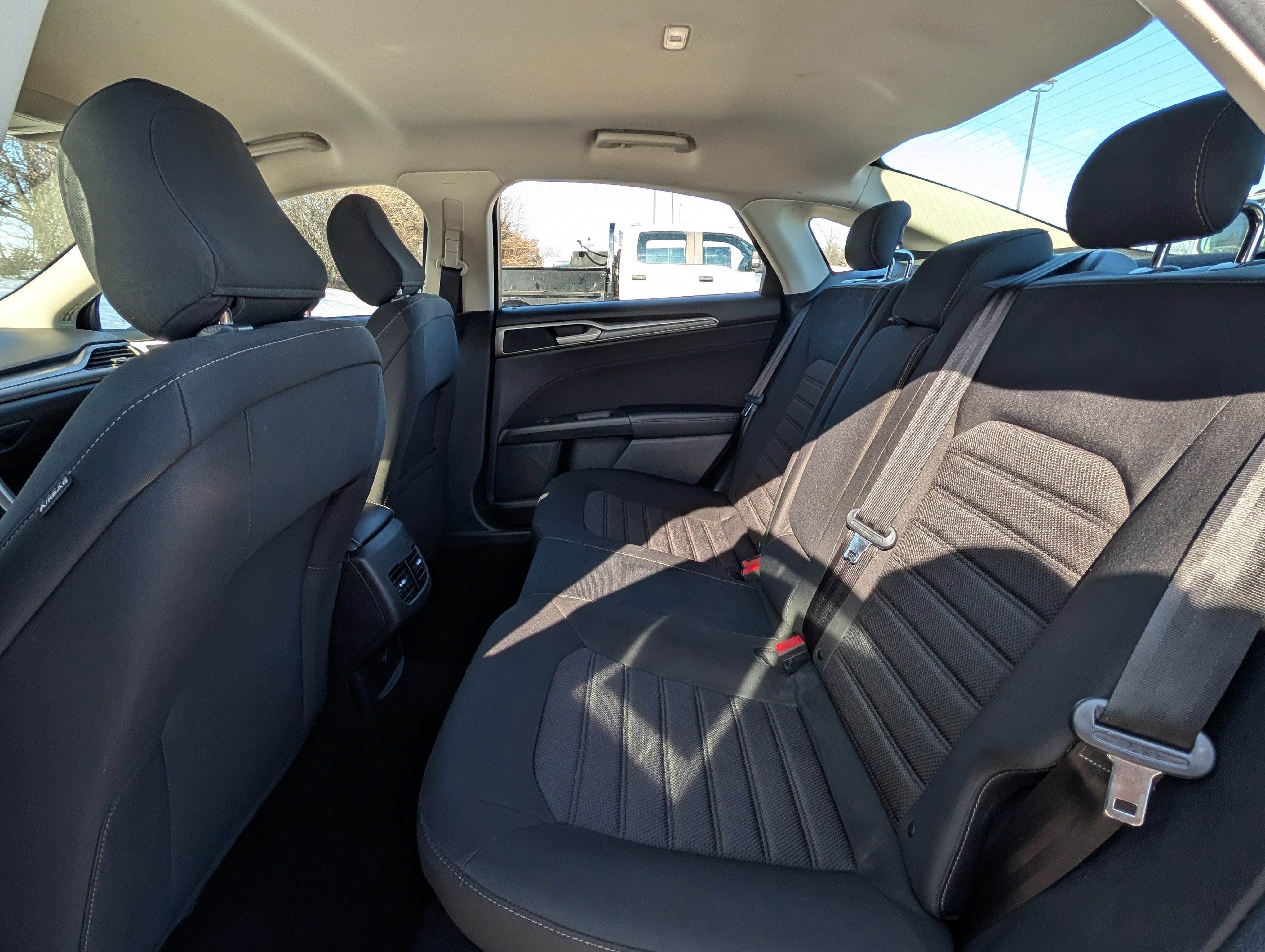 Used 2020 Ford Fusion SE image 27