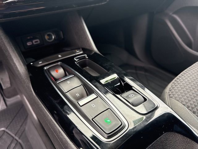 Used 2022 Chevrolet Bolt EUV LT w/ Comfort Package image 28