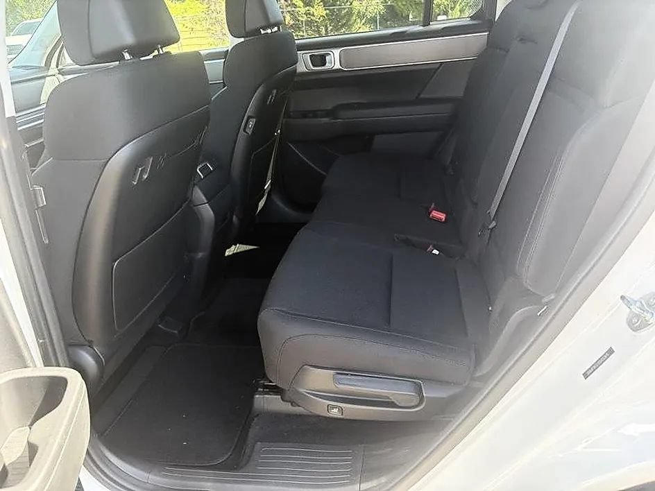 Used 2025 Hyundai Santa Fe SE FWD image 11